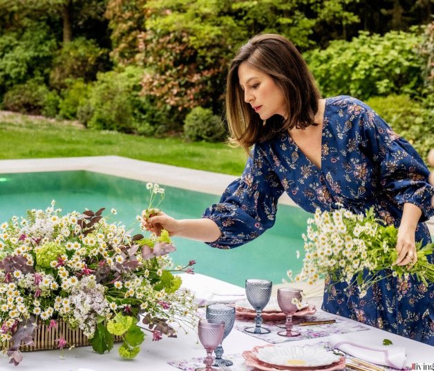 Un comedor en el jardín, al lado de la piscina. ¿Qué más se puede pedir?