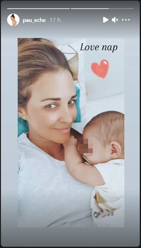 Paula Echevarría se echa la siesta con su bebé.