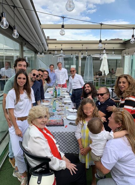 Guillermo Furiase (a la derecha), junto a Lolita, en el primer cumpleaños de su nieto Noah.