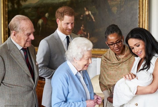 Felipe de Edimburgo cuando conoció a Archie, el hijo de los duques de Sussex.