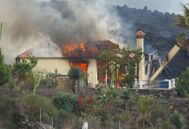 Más de 855 viviendas se han perdido por la potencia destructora del volcán.