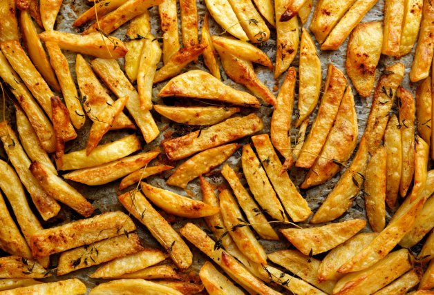 Al hacerlas en el horno, ¡las patatas fritas quedarán riquísimas de todas formas!