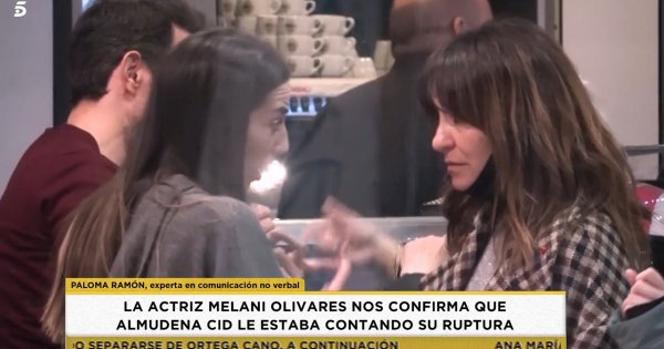 Almudena Cid desahogándose con Melani Olivares sobre su ruptura.