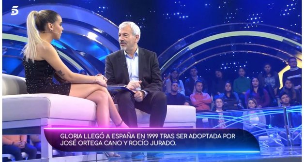 Gloria Camila se sinceró con Carlos Sobera sobre su adopción.