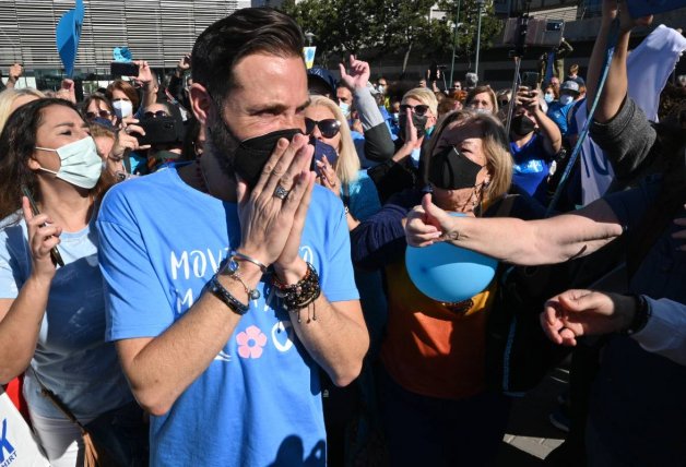 La manifestación de la marea azul fue la última vez que Antonio David y Olga aparecieron juntos. En la foto, el malagueño, con sus fans.