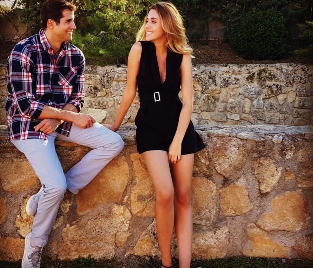 A Julián se le relacionó con la modelo Amaia Izar, pero ella confesó que sólo eran amigos.