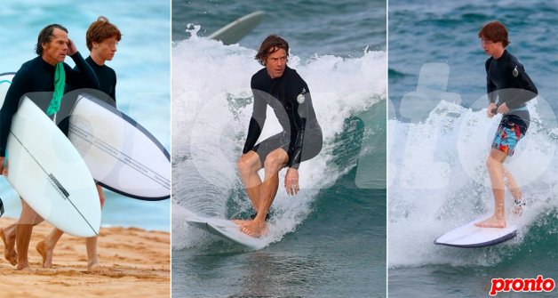  El marido de la actriz y su hijo Phinnaeus demostraron sus dotes sobre la tabla de surf.