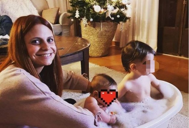 Natalia Mastrota, hija de Natalia Estrada, con sus pequeños.