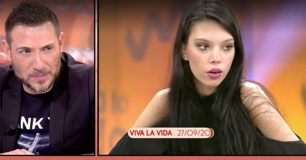 Antonio David Flores en el programa Sálvame, escuchando las afirmaciones de Alejandra Rubio.