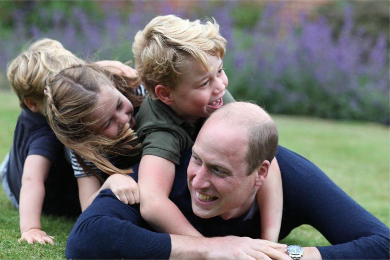 El Príncipe Guillermo con sus hijos, Jorge, Carlota y Luis, el día de su cumpleaños.