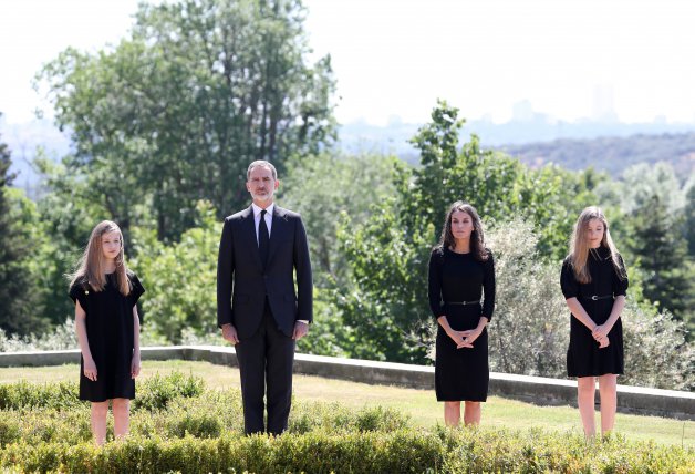 Los reyes y sus hijas en el pasado homenaje a las víctimas del Covid-19.