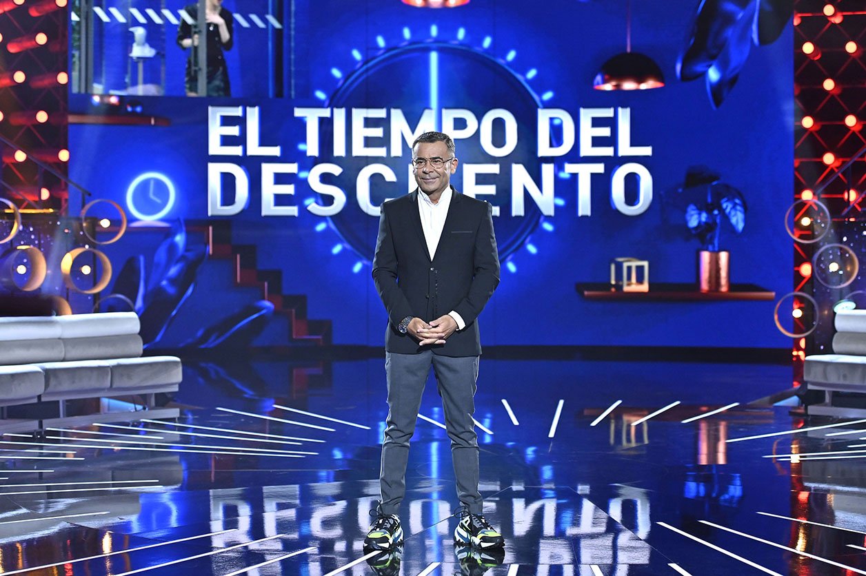 Jorge Javier Vázquez presentando el programa El tiempo del descuento.