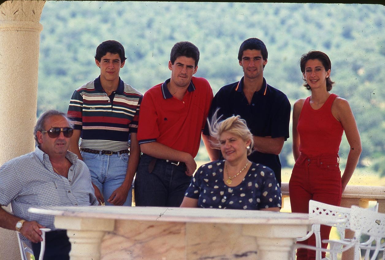 La familia Janeiro en una foto de archivo de 1996 con Humberto, su mujer entonces, Carmen Bazán y sus hijos, Jesús, Humberto, Carmen y Víctor.