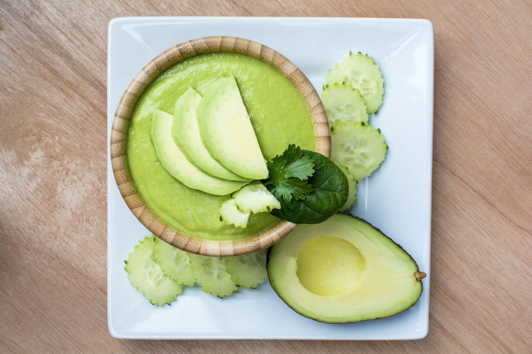 Crema fría de pepino y aguacate.