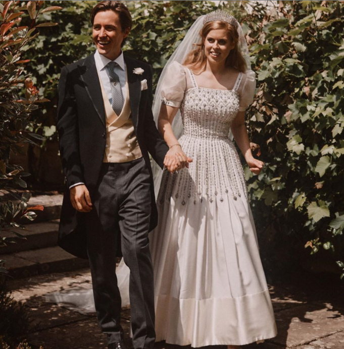 El vestido de la novia, espectacular, fue adaptado al estilo de la princesa de York.