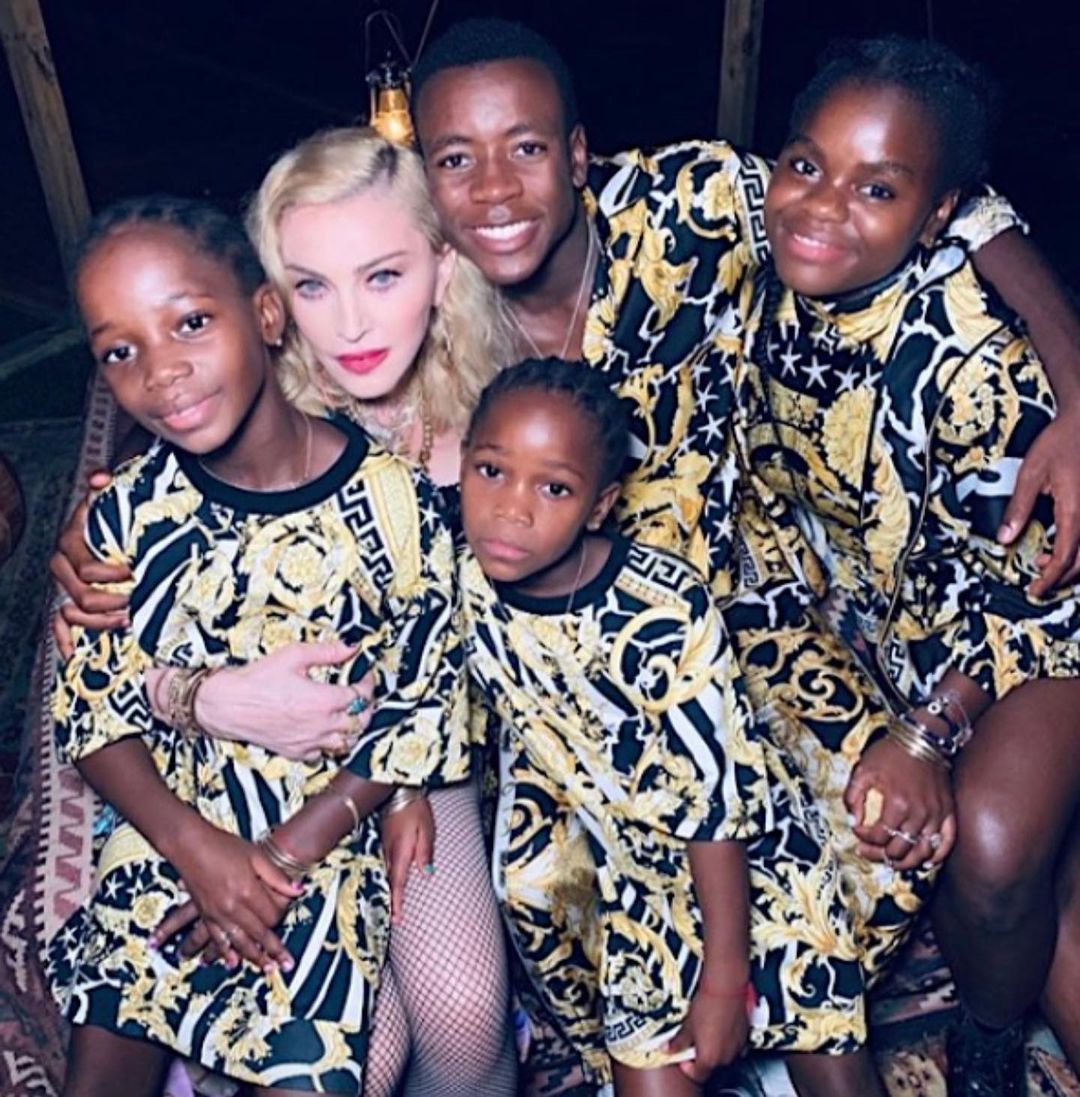 Madonna y sus cuatro hijos adoptados.