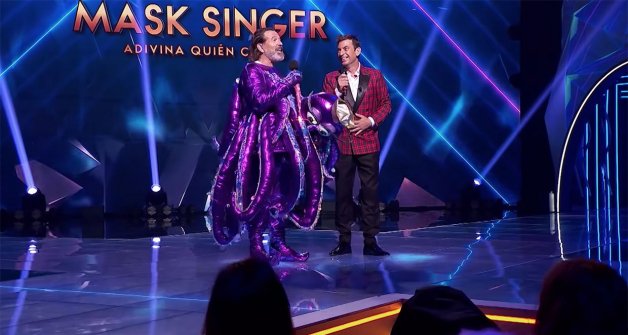 Arturo Valls entrevista a Pepe Navarro durante el concurso Mask Singer.