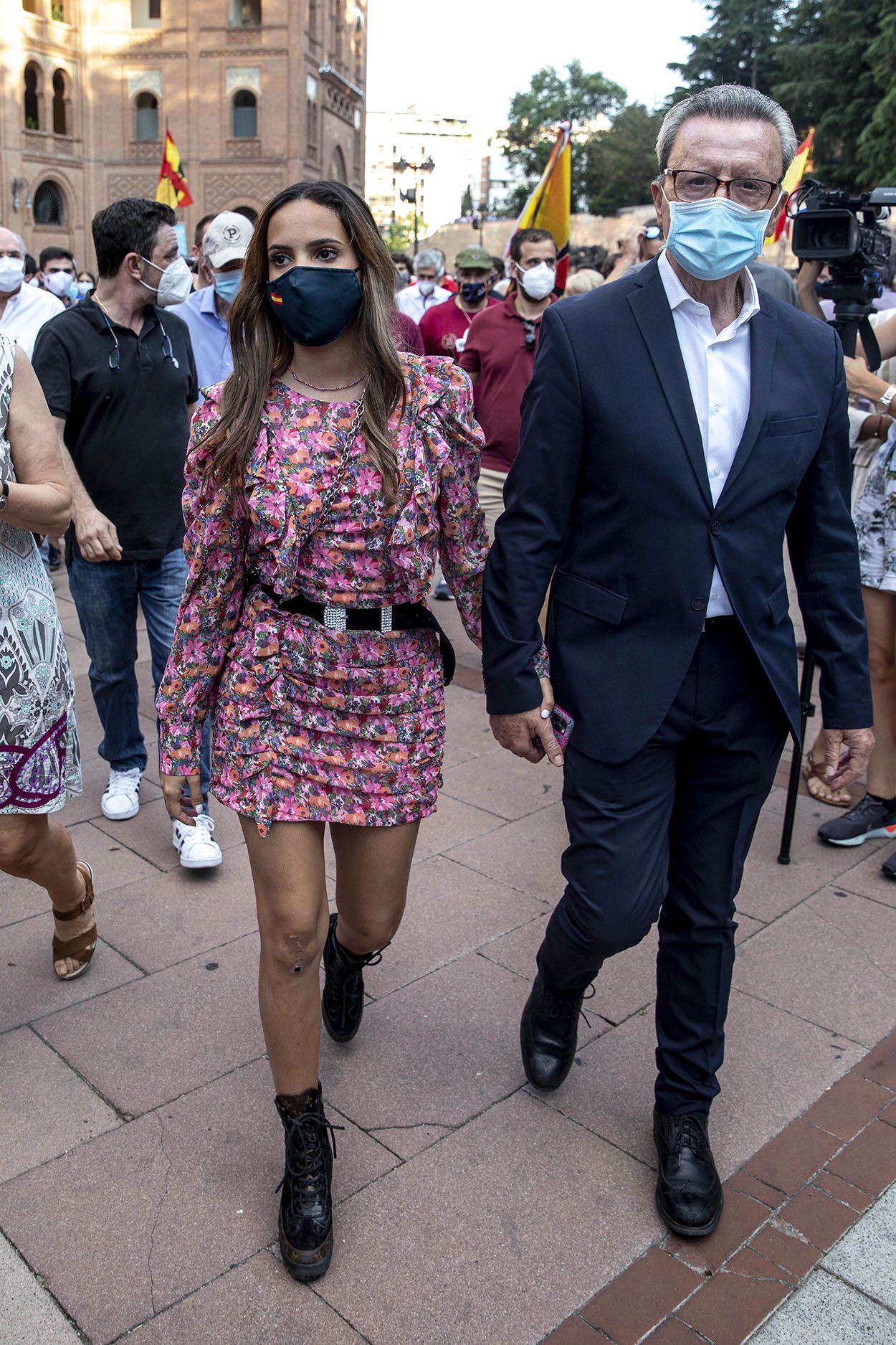 Gloria Camila con su padre, José Ortega Cano, en una manifestación a favor de la tauromaquia.