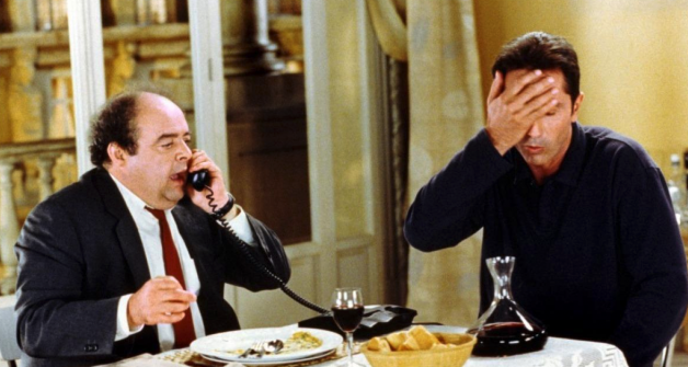 Escena de La Cena de los Idiotas