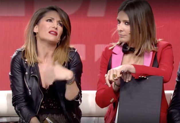 Nagore Robles y Sandra Barneda en uno de los debates de Supervivientes.