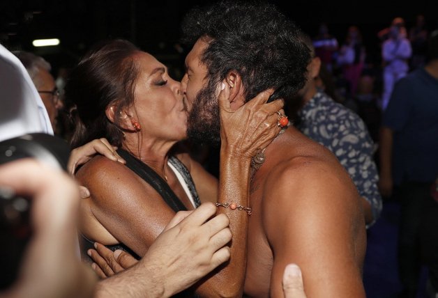 El famoso beso de Isabel Pantoja a su exyerno, Omar Montes.