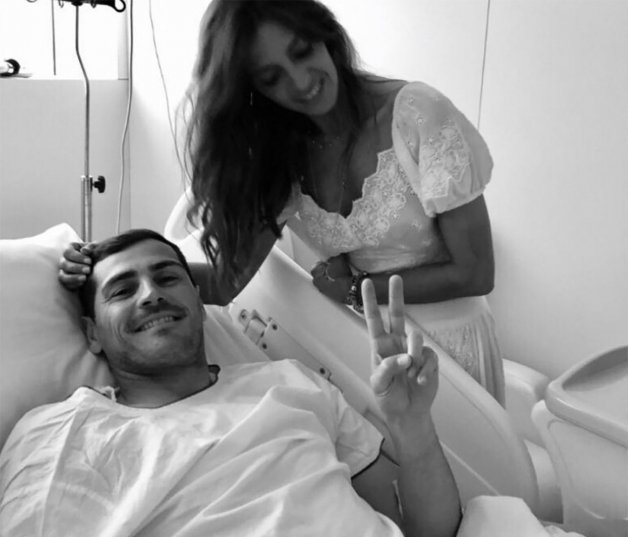 Iker Casillas acompañado de Sara Carbonero tras sufrir el infarto en 2019.
