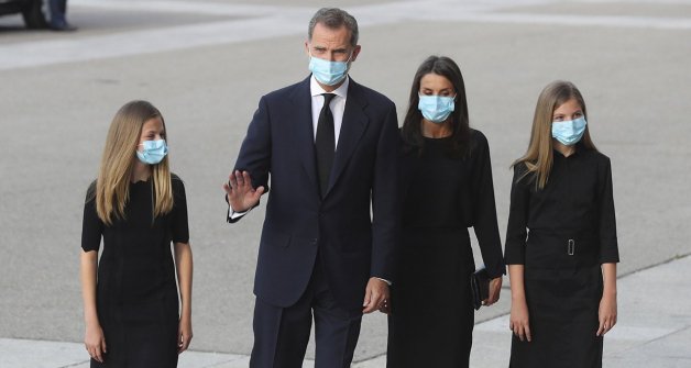 La familia real a su llegada a la Catedral de la Almudena.