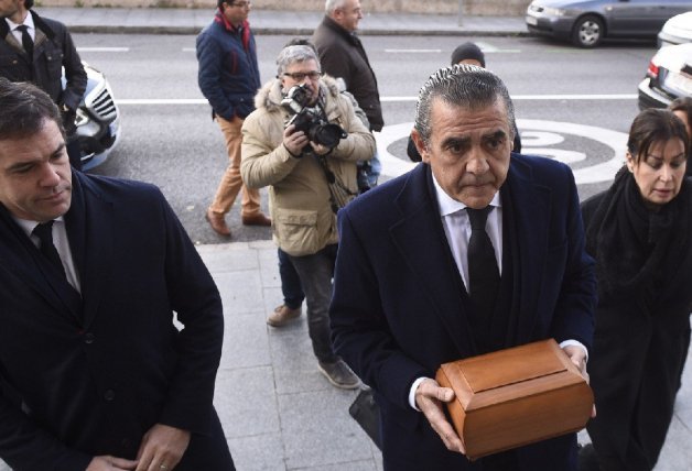 Luis Alfonso de Borbón, Jaime Martínez Bordiú y Carmen, en el funeral de Carmen Franco Polo.