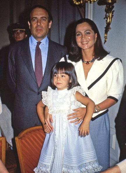 Carlos Falcó e Isabel junto a una pequeñísima Tamara.