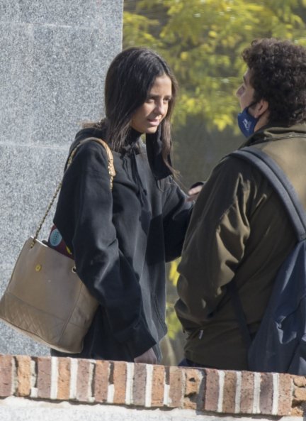 Victoria Federica de Marichalar sin mascarilla y sin guardar la distancia de seguridad.