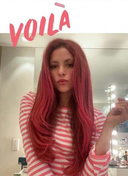 ¡Shakira se ha teñido el pelo de rosa!