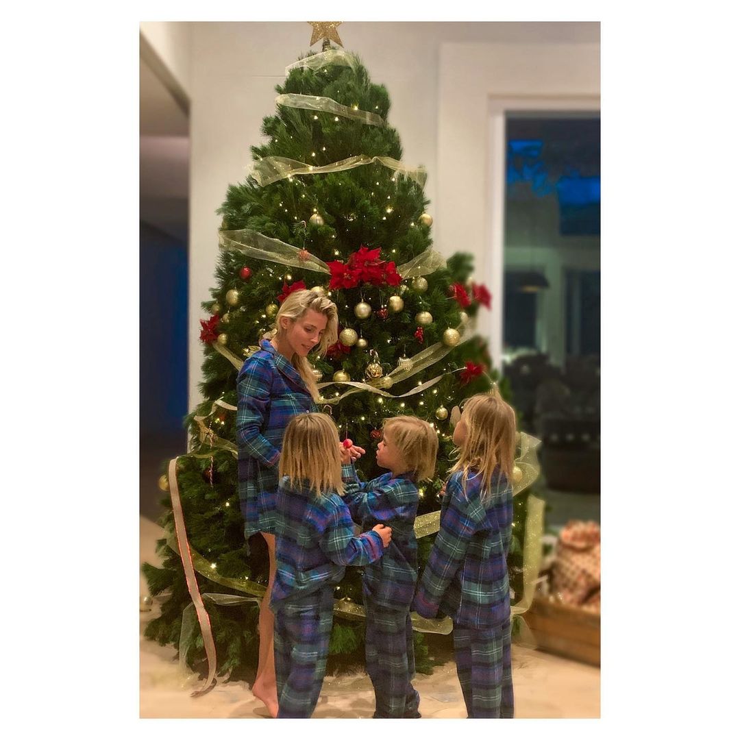 Elsa Pataky y sus tres hijos.