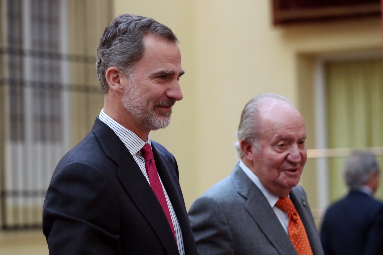 El rey Felipe VI y su padre, el monarca emérito, coincieron en mayo de 2019 en la audiencia de la Fundación Cotec.