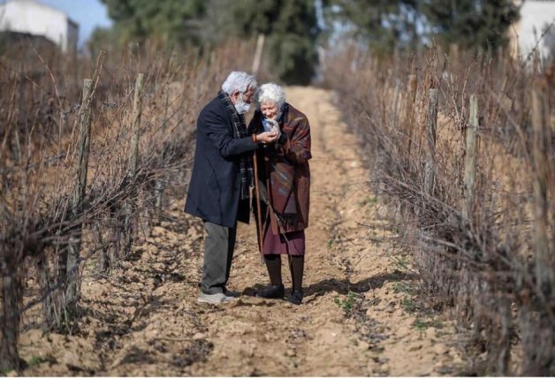 Imagen de Antonio y Merche de viejecitos publicada en el Facebook de TVE.