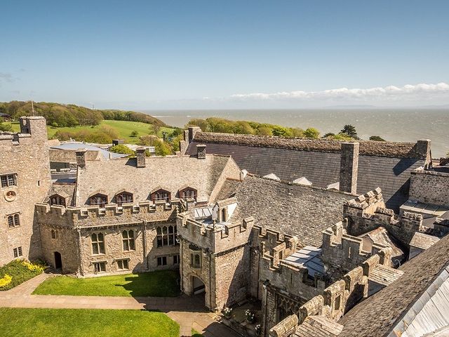 El castillo St Donat es la edificación principal del colegio de Leonor.