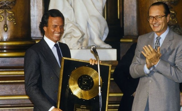 julio-iglesias-disco-oro_1_637x390