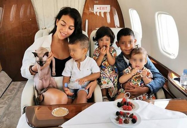 Georgina Rodríguez junto a Pepe y sus cuatro hijos.