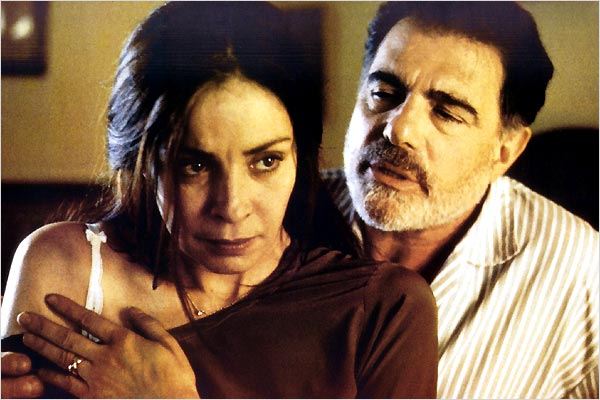 La actriz en el film "familia" junto a Juan Luis Galiardo.