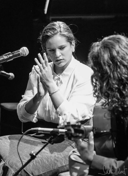 La cantante, concentradísima, en una de sus actuaciones.