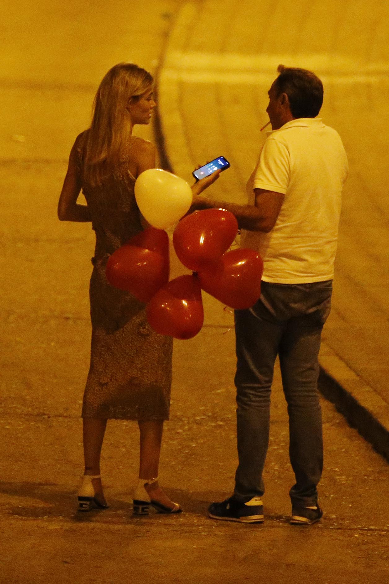 Ana Soria y Enrique Ponce disfrutando de la noche en Plasencia.