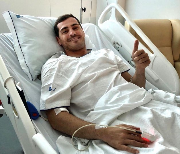 Iker Casillas, en el hospital, recuperándose del infarto.