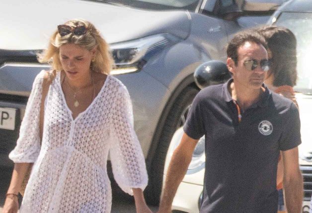 Ana Soria y Enrique Ponce paseando por Almería.