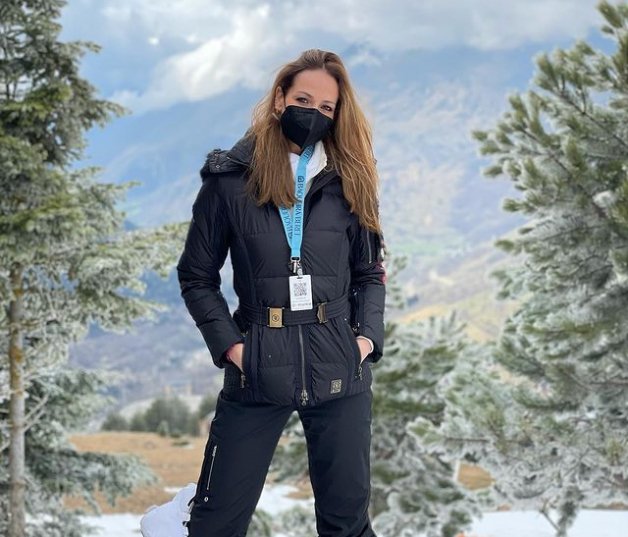 Eva González posando estos días en la nieve.