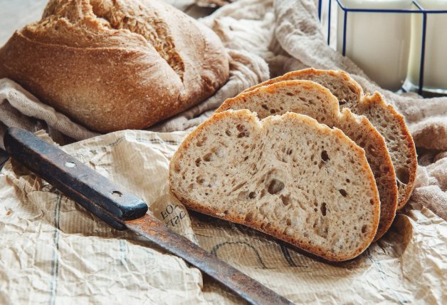 Te contamos dos trucos de cocina que harán que el pan vuelva a estar crujiente