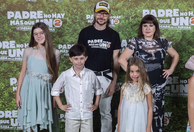 Loles ha cogido mucho cariño a Calma y Sirena, hijas de Santiago Segura.