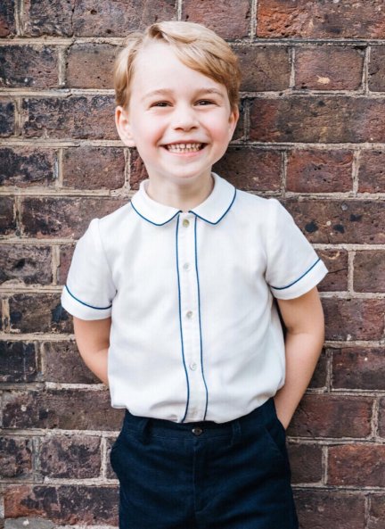 El príncipe George posa con 5 años.
