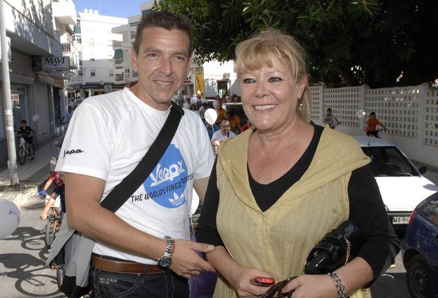 Joven junto a María Garrallón, en el 30º aniversario de la serie.
