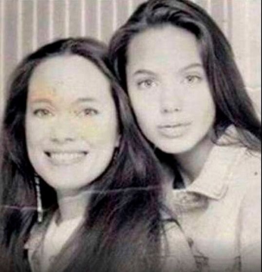 Angelina Jolie y su madre.