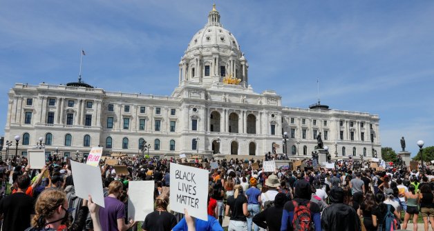 Las protestas por el asesinato del George Floyd llegan desde el Capitolio del Estado de Minnesota hasta la Casa Blanca
