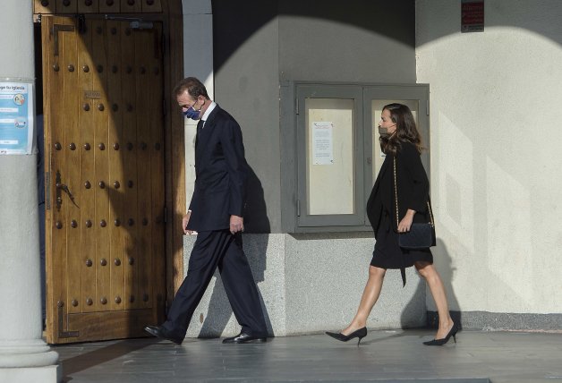 Lequio y su esposa, a su llegada a la iglesia de Nuestra Señora de La Moraleja.